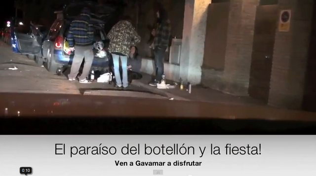 Imagen 6 extra�da de un video grabado por un grupo de vecinos de Gav� Mar sobre las molestias que algunos clientes de la discoteca EL ROW de Viladecans provocan en Gav� Mar (25 Diciembre 2011)